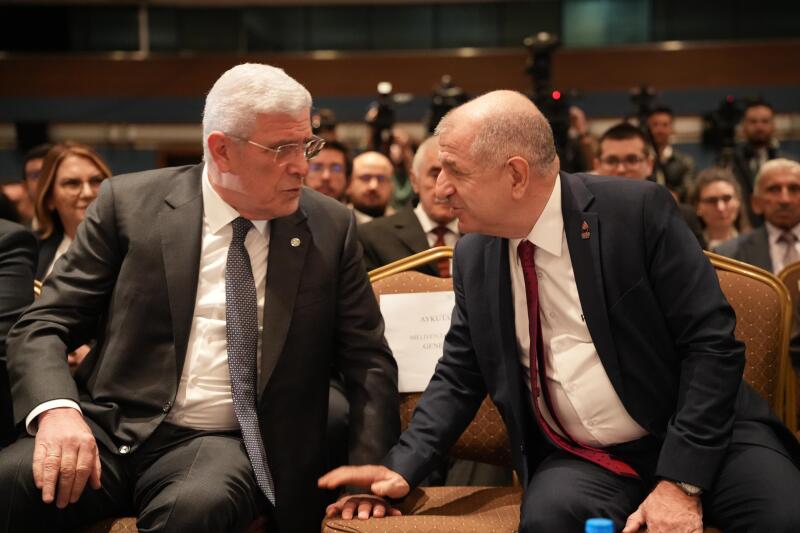 MÜSAVAT BAŞKANLA BİRLİKTE KAHVE İÇERİZ
