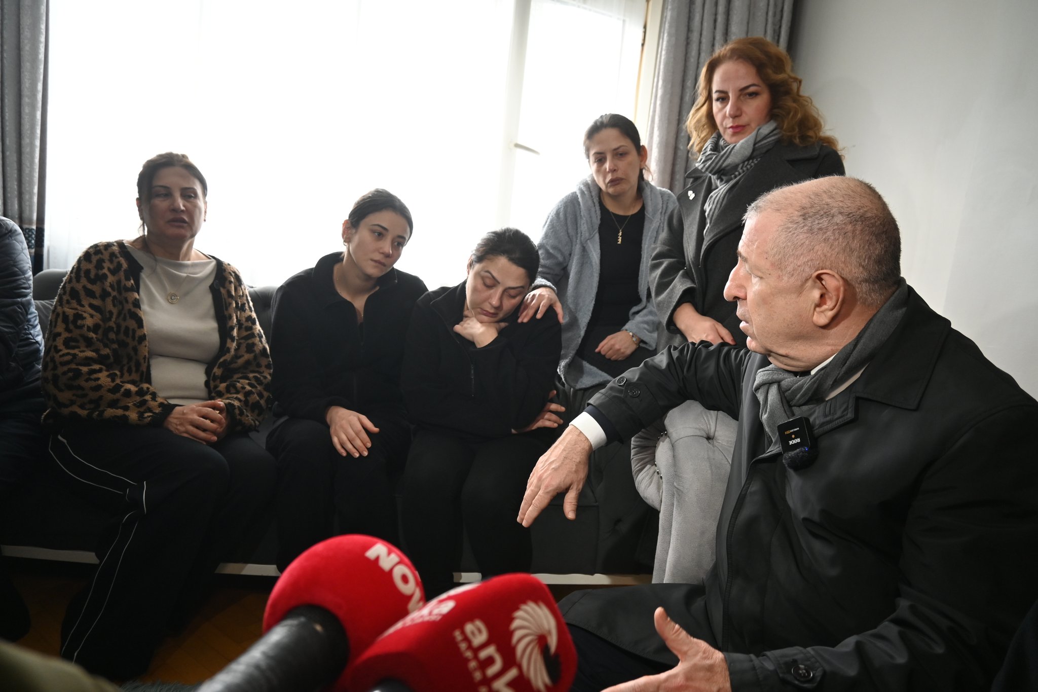 Ümit Özdağ bıçaklanarak katledilen Atlas Çağlayan’ın ailesini ziyaret etti
