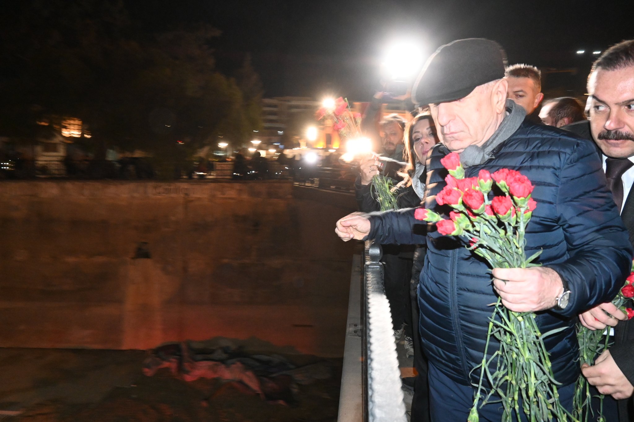 “DEPREMİN ÜZERİNDEN 3 YIL GEÇTİ AMA HATAYLILARIN ACILARI DEVAM EDİYOR”