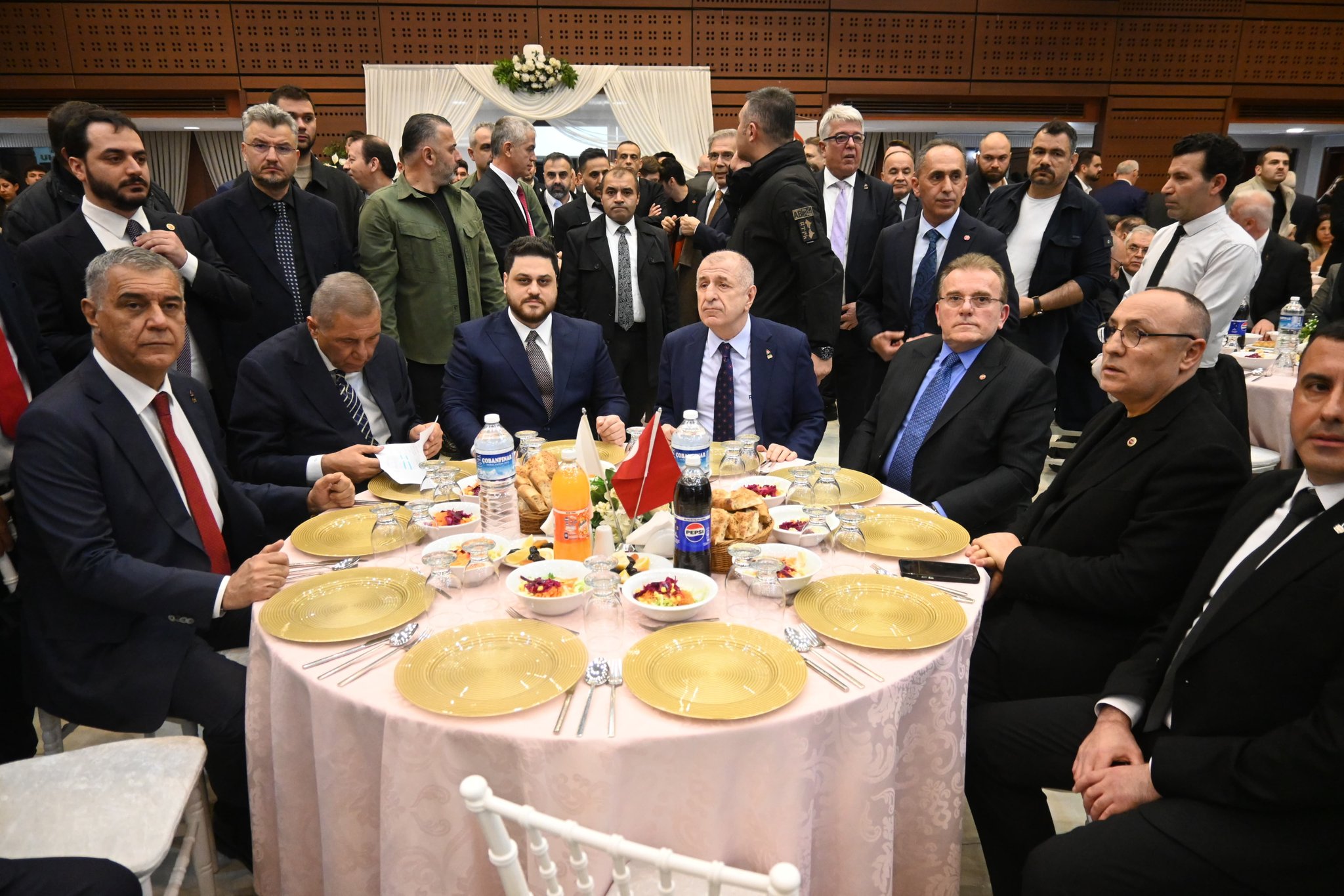 “HALKIMIZIN BÜYÜK BÖLÜMÜ 12 AY ORUÇ TUTMAK ZORUNDA KALIYOR”